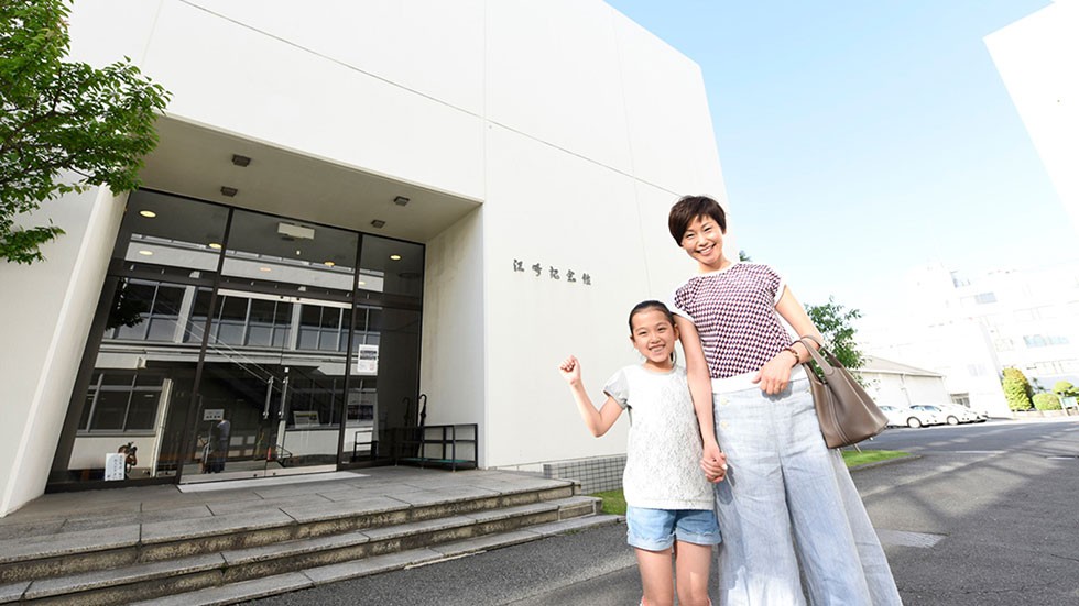 親子一緒に見学！夏休みは江崎記念館へ