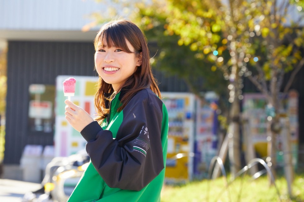 グレープシャーベットと小野さんの写真