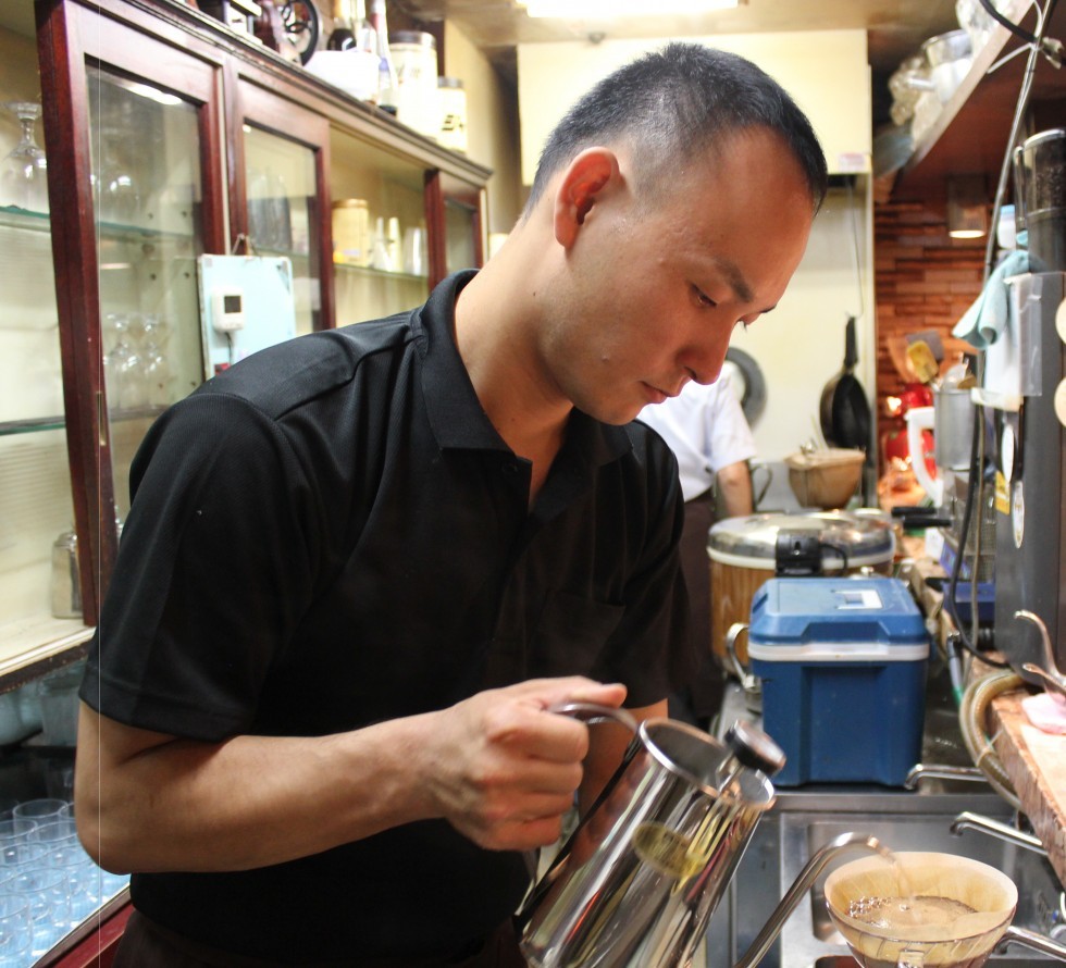 喫茶サンシャインの二代目店主橋崎卓さん