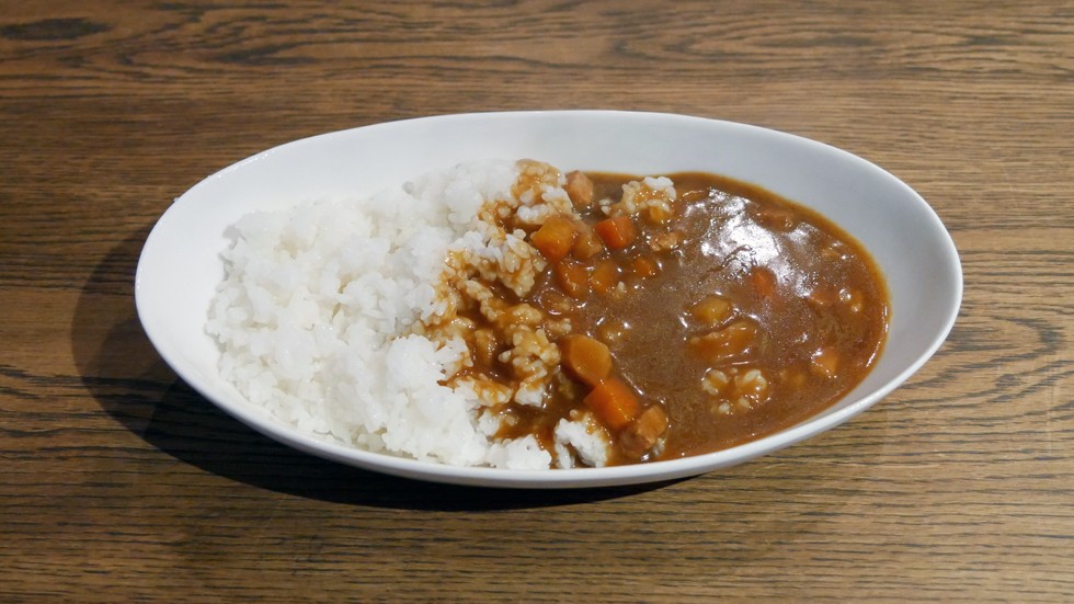 カレー職人をお皿に盛りつけた様子