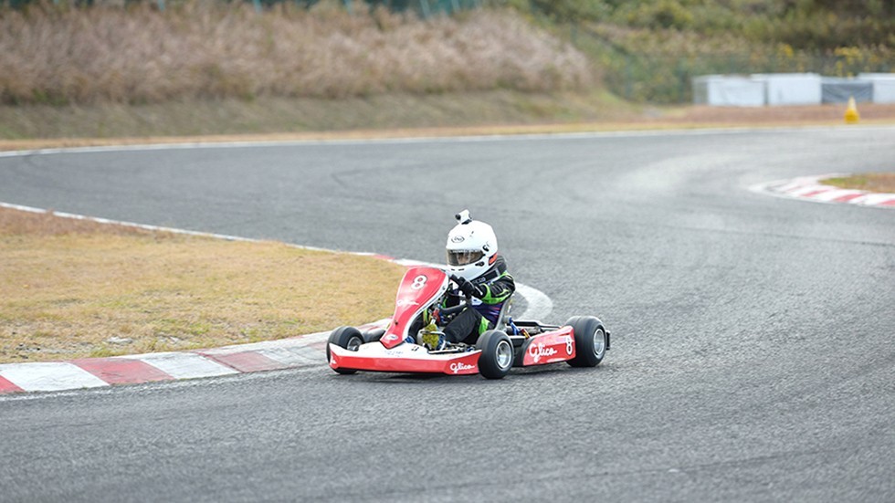 スラローム走行とフルブレーキングの練習