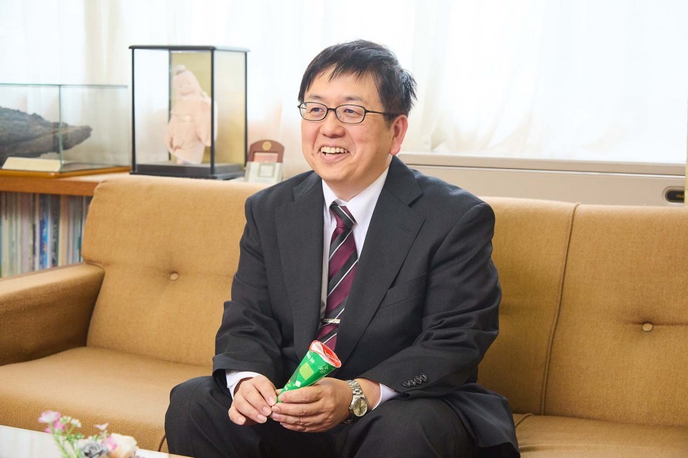 山口校長先生は「あの自販機は生徒が社会人へと成長した、そのシンボルですよ」と語る。 