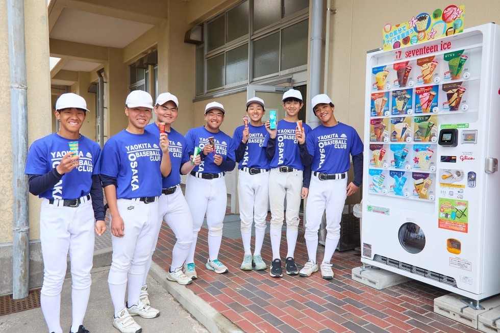 そして設置された自販機。運動の後のセブンティーンアイスは最高！