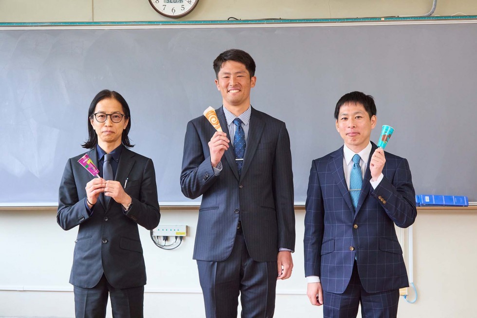 厳しく、ときに優しく守島さんを導いた（左から）青代先生、市野瀬先生、中屋先生。