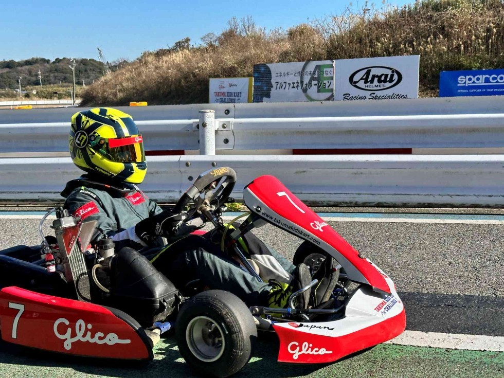 カートを運転しているファンへインさん