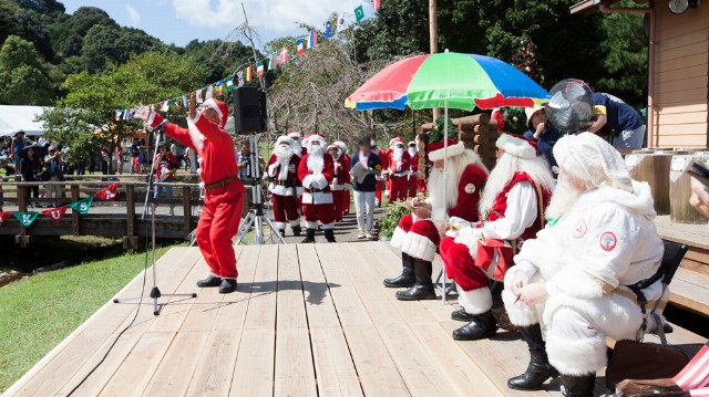 Santas Holding A Meeting In Amakusa Glico Global Official Site 