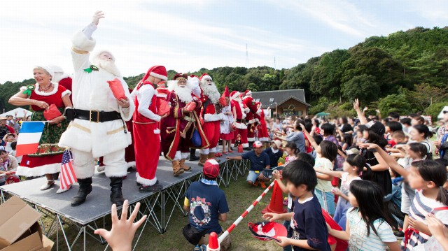 Santas Holding A Meeting In Amakusa Glico Global Official Site 