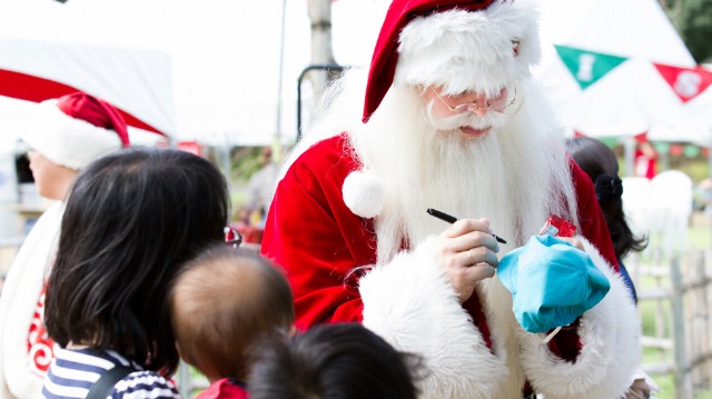 Santas Holding A Meeting In Amakusa Glico Global Official Site 