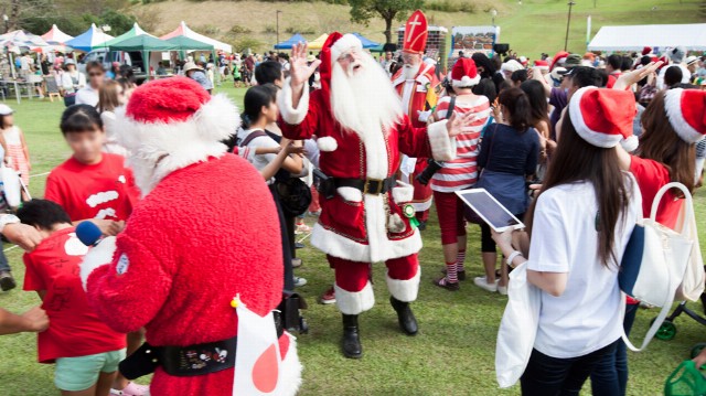 Santas Holding A Meeting In Amakusa Glico Global Official Site 