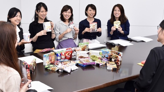 便利な食品やお菓子に甘えて 思いっ切りスイートな笑顔に