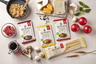 SUNAOパスタとソースと様々な食材がうつったメインビジュアル画像