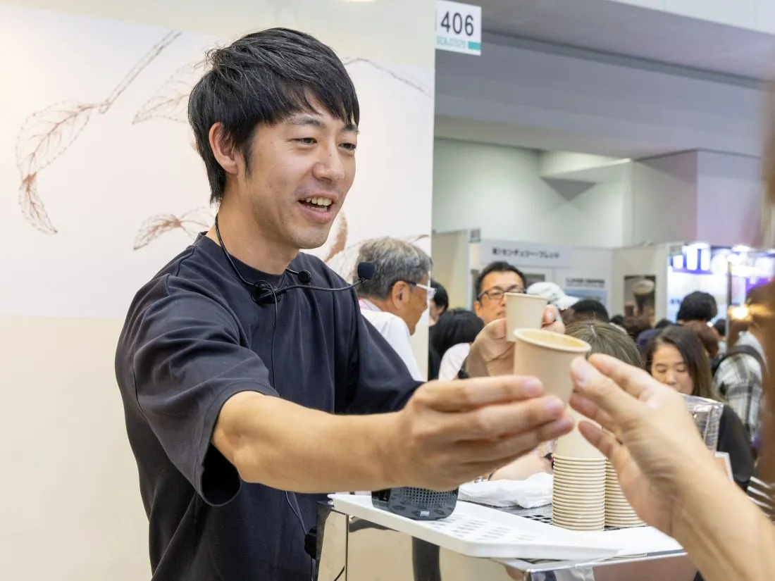 グリコブースは終日盛り上がり、多くの来場者が商品に関心を寄せていました。